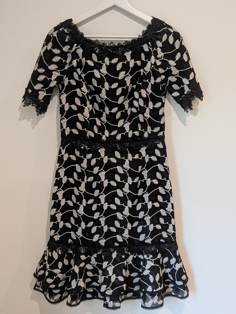 Shani Black & White Lace-Trim Leaf Pattern Dress (size 2) Timeless, cottagecore